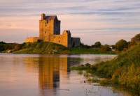 Die Wasserburg Dunguaire Castle, Co Clare